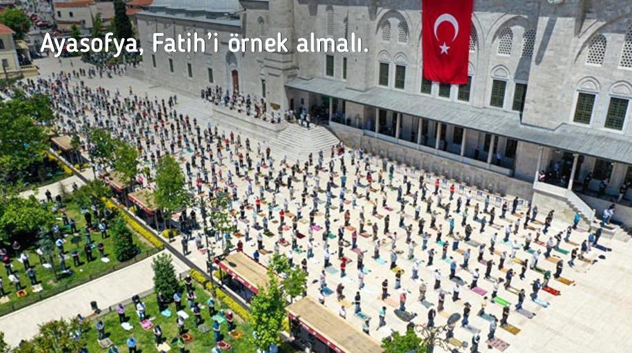 Ayasofya’da kılınacak Cuma namazında, tarihi anı yaşama heyecanıyla, halkımızın tedbirleri terk etmeyeceğini umuyoruz. Şu ana kadar ulaşılan bilgiler salgın boyunca en büyük kalabalığın Ayasofya’nın ibadete açılışı sırasında oluşacağını gösteriyor. Tedbirli cumaları örnek alalım.
