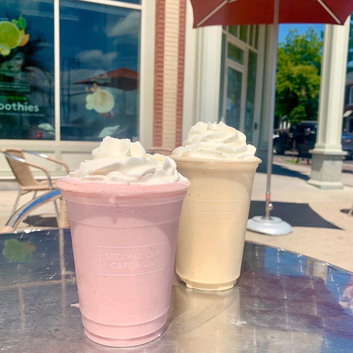 SecondCupYMM's tweet photo. Just between us, these are the Summer Secret Menu fan favourites! 😉

#StrawberryDreamFroCho 🍓#MangoCreamFroCho 🥭 https://t.co/dHt2GgdA6H