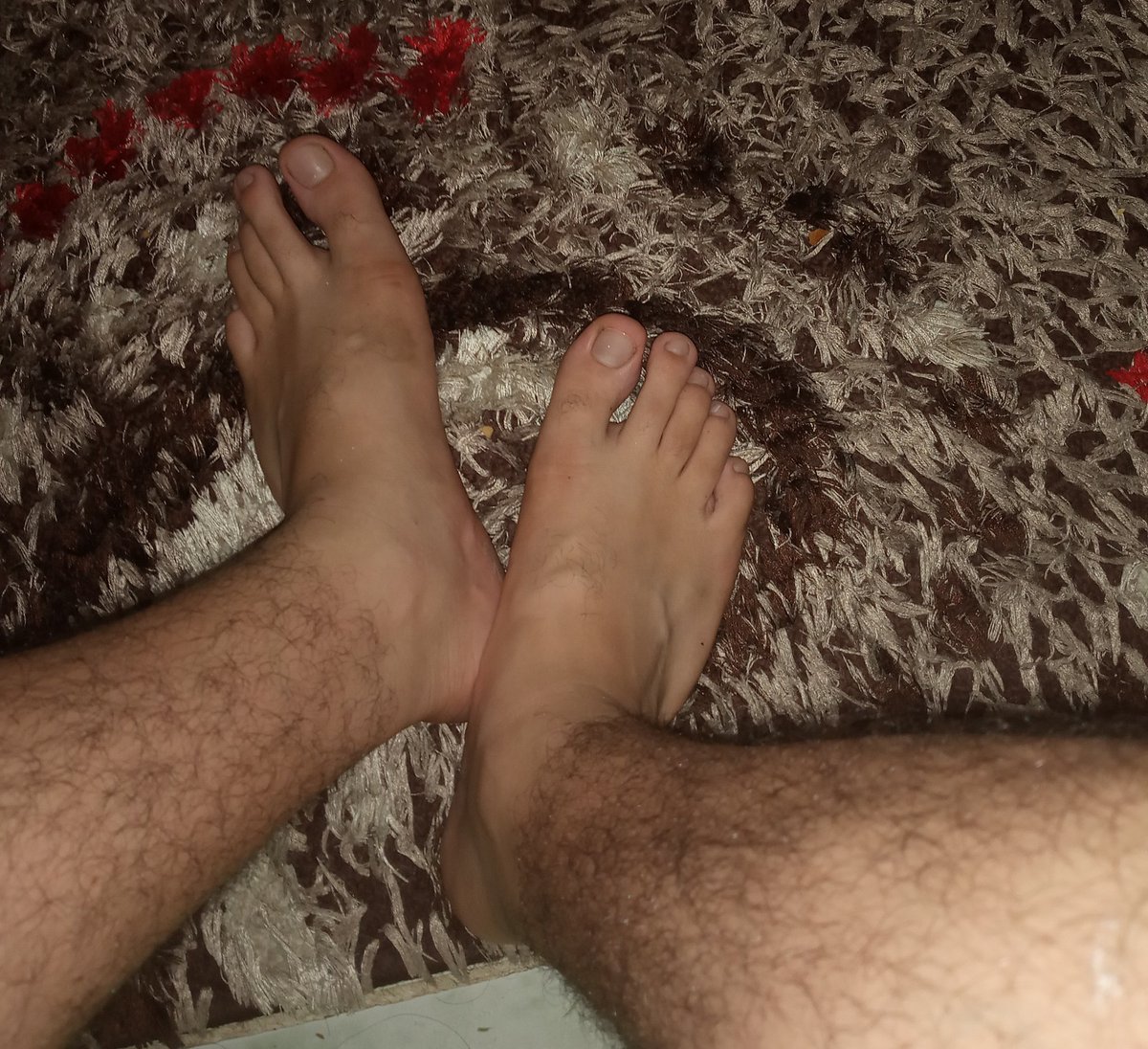 Bu ayaklar çok yoruldu bugün yokmu masaj yapan bir itim