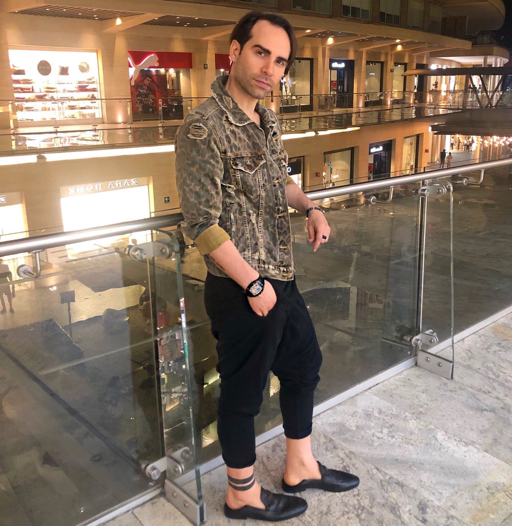 #tbt De Cuándo Aún Podíamos ir a Los Shoppings Sin Pensarlo Dos Veces... 🙈🙈 #streetfashion #fashiorismo #mensfashion #menwithstyle #RobertlaklaveStyle #robertlaklave #robertlaklavestylee #menshair #menstyle #picoftheday #followforfollowback #shoppingmall #missingthosedays https://t.co/RgAOyBiljo