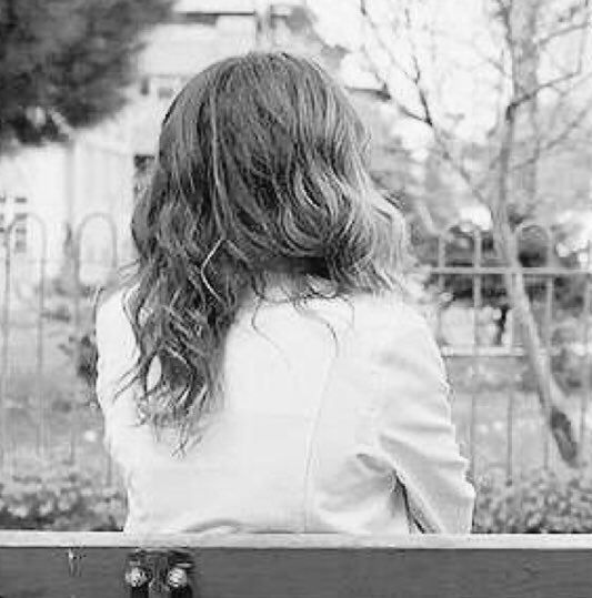 Poyrazkar4yel's tweet photo. “İliklerine kadar kırgınsın ama o elini uzatsa sarılırsın.” https://t.co/cnugfFLpOm