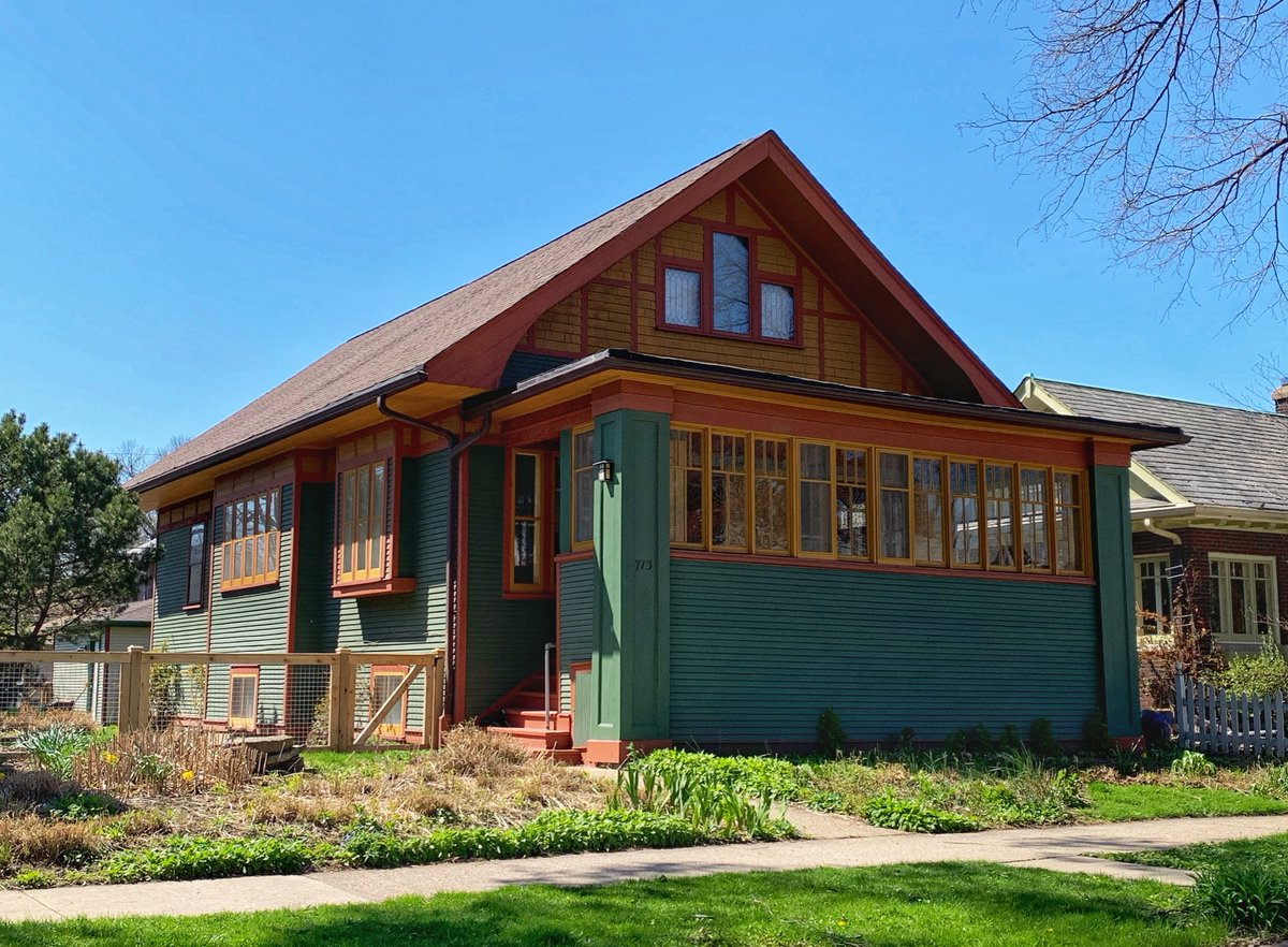 Continuing this thread with some more examples of Oak Park bungalows because the world can’t have enough cute little homes imo. Like we need as many as possible.