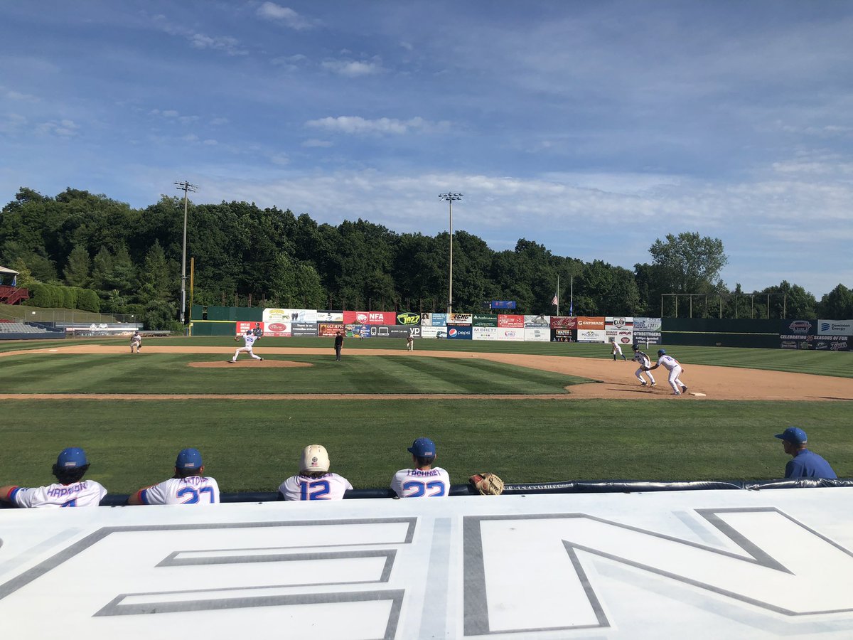 Dreamjojo4's tweet photo. Great day for baseball. #colonialclash @firecrackerbsb @CTCAPITALS @Drew_Errera @ethanerrera25 https://t.co/zNDRXLekPm