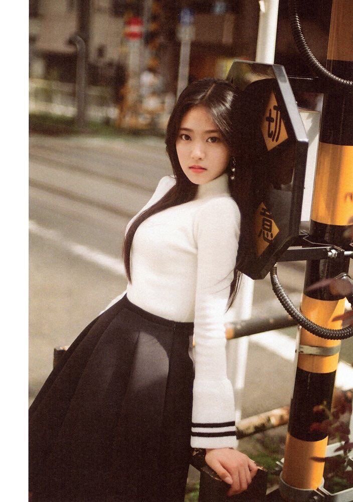 not how she can make a white shirt and black skirt look this expensive,,, also her filming loonathetam was really pretty