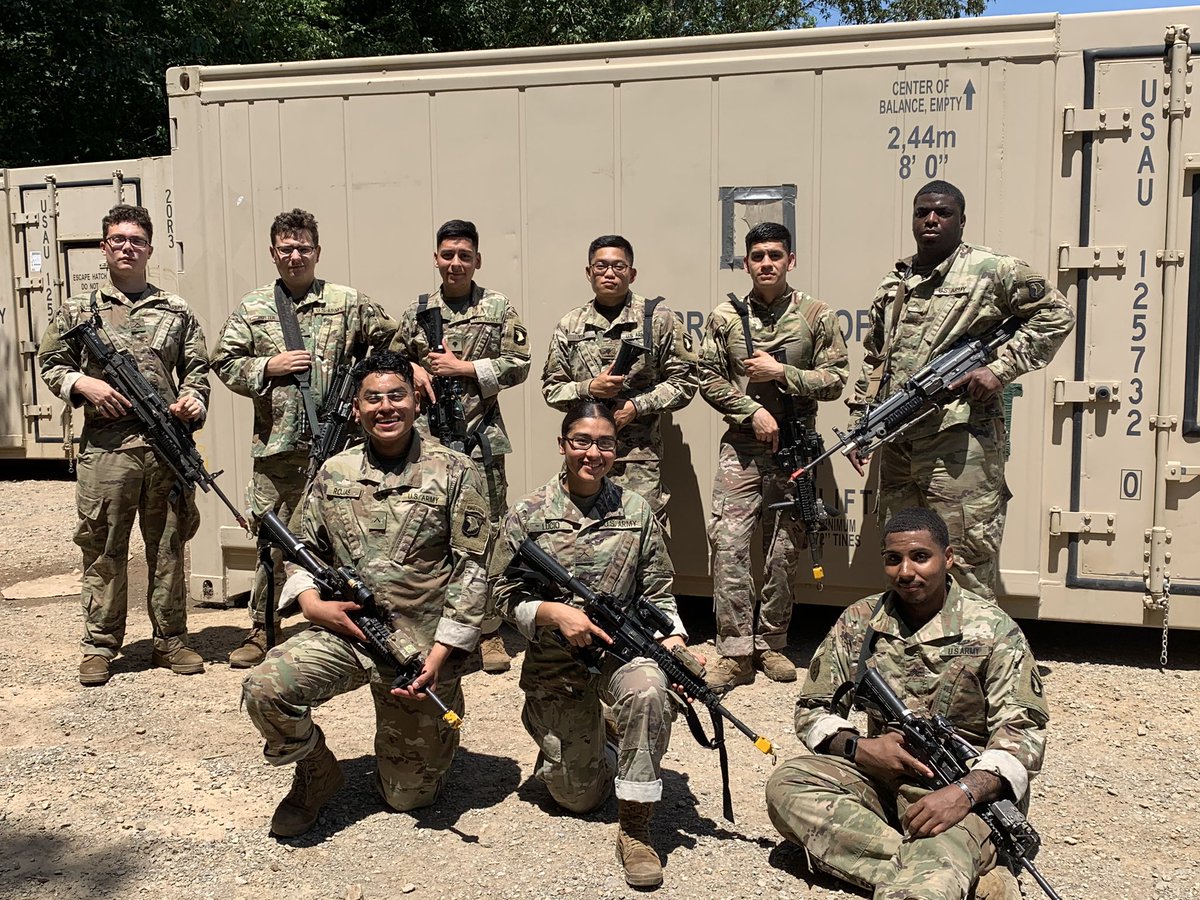 NoSlackBN's tweet photo. A big thanks to Wreak Havoc Company’s (FSC) cooks, mechanics, and other maintainers for keeping us fed, morale high, and vehicles running so we can continue mission and drive on! #WreakHavoc #NoSlack #WinningAtJRTC @101Bastogne @101stAASLTDIV https://t.co/AnkWqUpk7t