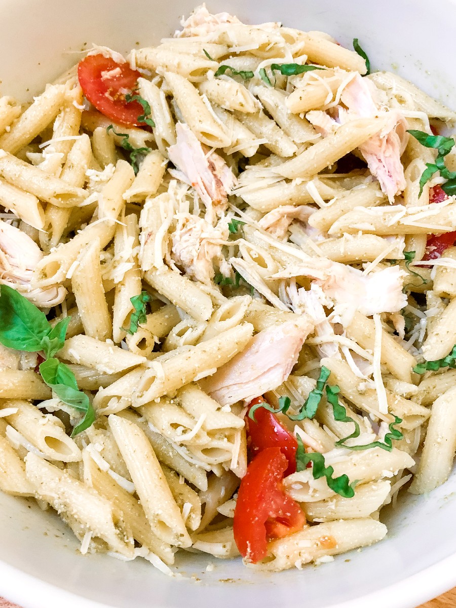 ifeedfarmers's tweet photo. Mix up packed lunches or field meals with this easy make ahead Pesto Pasta Salad with Chicken! #packedlunch #fieldmeal #easyrecipe https://t.co/xkfLX6kKTf https://t.co/0WyI1j96xj
