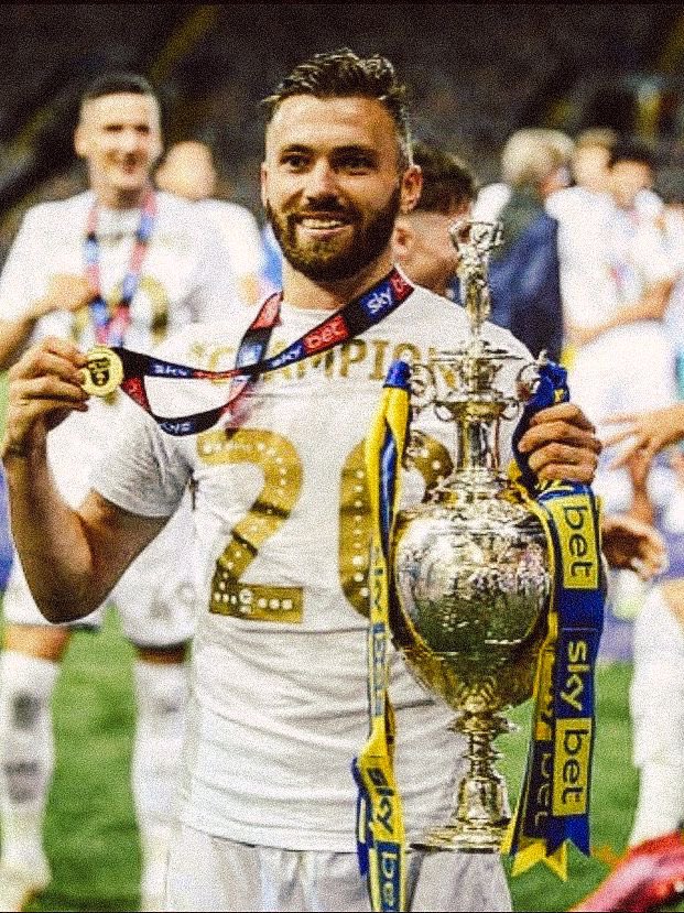 MattXLufc's tweet photo. Championship Winner 🏆
Leeds United POTY 🏆
Leeds United Players POTY 🏆

Some year @dallas_stuart has had! 🔥 
That’s our LB/RB/RM/CM! #lufc https://t.co/uP0Oy6LQo7