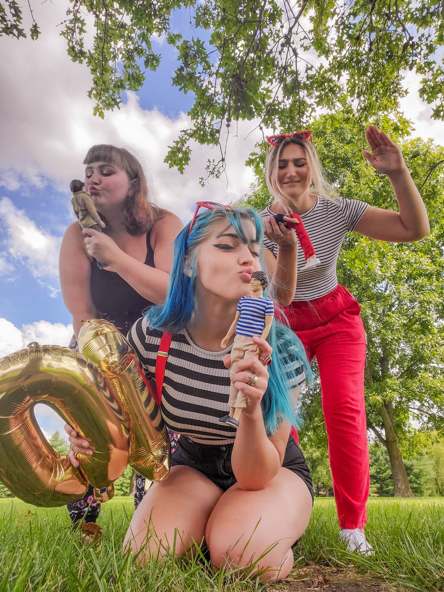 AislinnDavis's tweet image. as you can see #onedirection day is going well #TenYearsOfOneDirection #DIRECTIONERSBREAKSTHEINTERNET