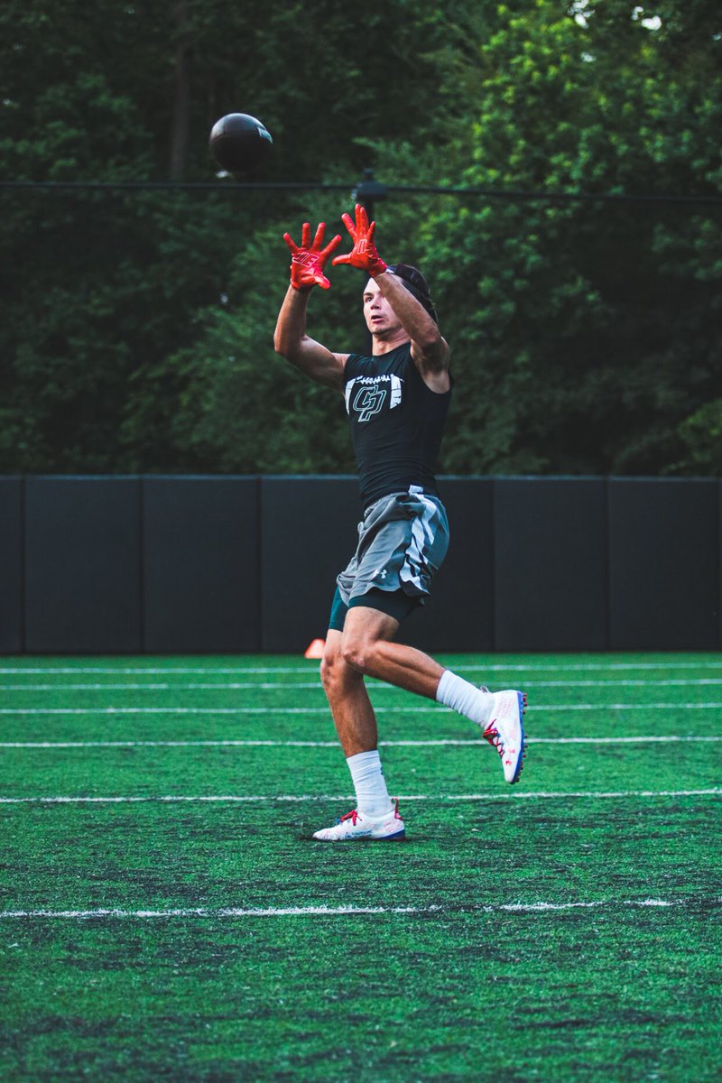 alexbrigman1's tweet photo. I’m a completely different person from last season can’t wait for everyone to see the difference. @footwork_king1 @DelfonteDiamond @andrewed94 @DylonDeAngelo @TWCPFootball https://t.co/fGUQZjlvR0