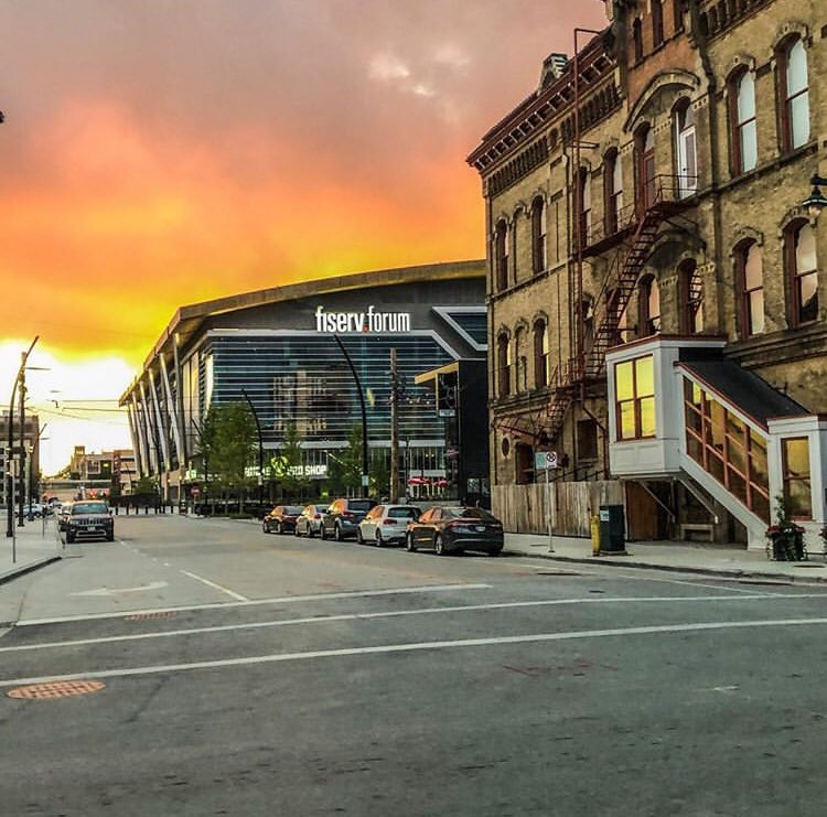 They may not be back HERE, but at least they’re back 🏀🦌
📷: <a href="/ksolo23/">Karen Walker</a> 
#dearmke