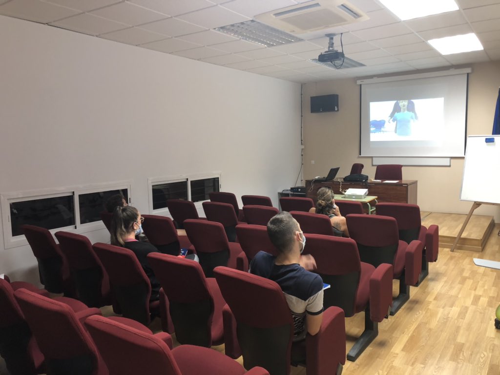 Finalizamos otra sesión del curso de fútbol (Nacional C) manteniendo las medidas de seguridad #Covid_19 #formacioncontinua