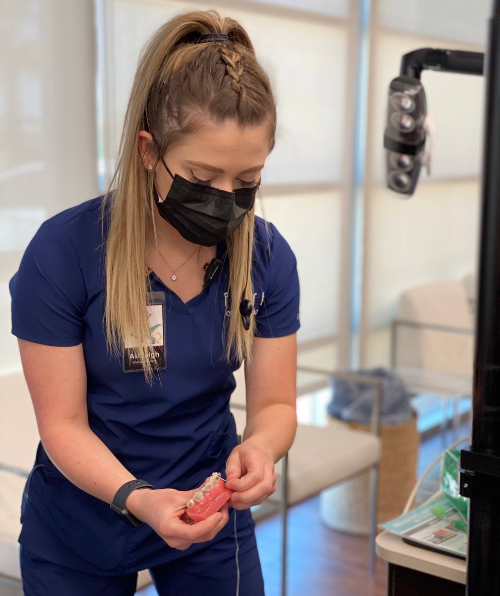 frostortho's tweet photo. Taking care of your #oralhealth is SO important, especially while you're wearing your #braces!
.
Ashleigh is awesome at teaching the #tipsandtricks for flossing behind those brackets! 🦷
.
#frostfam #frostsmiles #damonbrackets #bracesforteens #orthodontics #mesaorho #frostortho https://t.co/IEPewejvrR