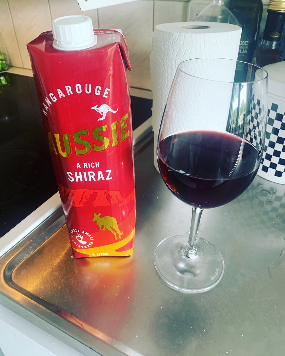 angelicaan's tweet photo. Helt ok för 72:-/l 🤪 #avvinblirmanfin #invinoveritas https://t.co/Eyp30Dwxra