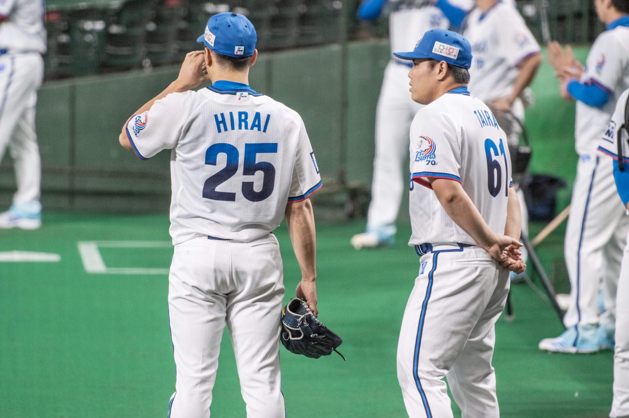 つくし 平井さんにお水を渡す平良くんは かわいい後輩投手 でしたが 投げる後ろ姿の迫力たるや 平良海馬 0723 L Vs M T Co Haj3wzkfm7 Twitter