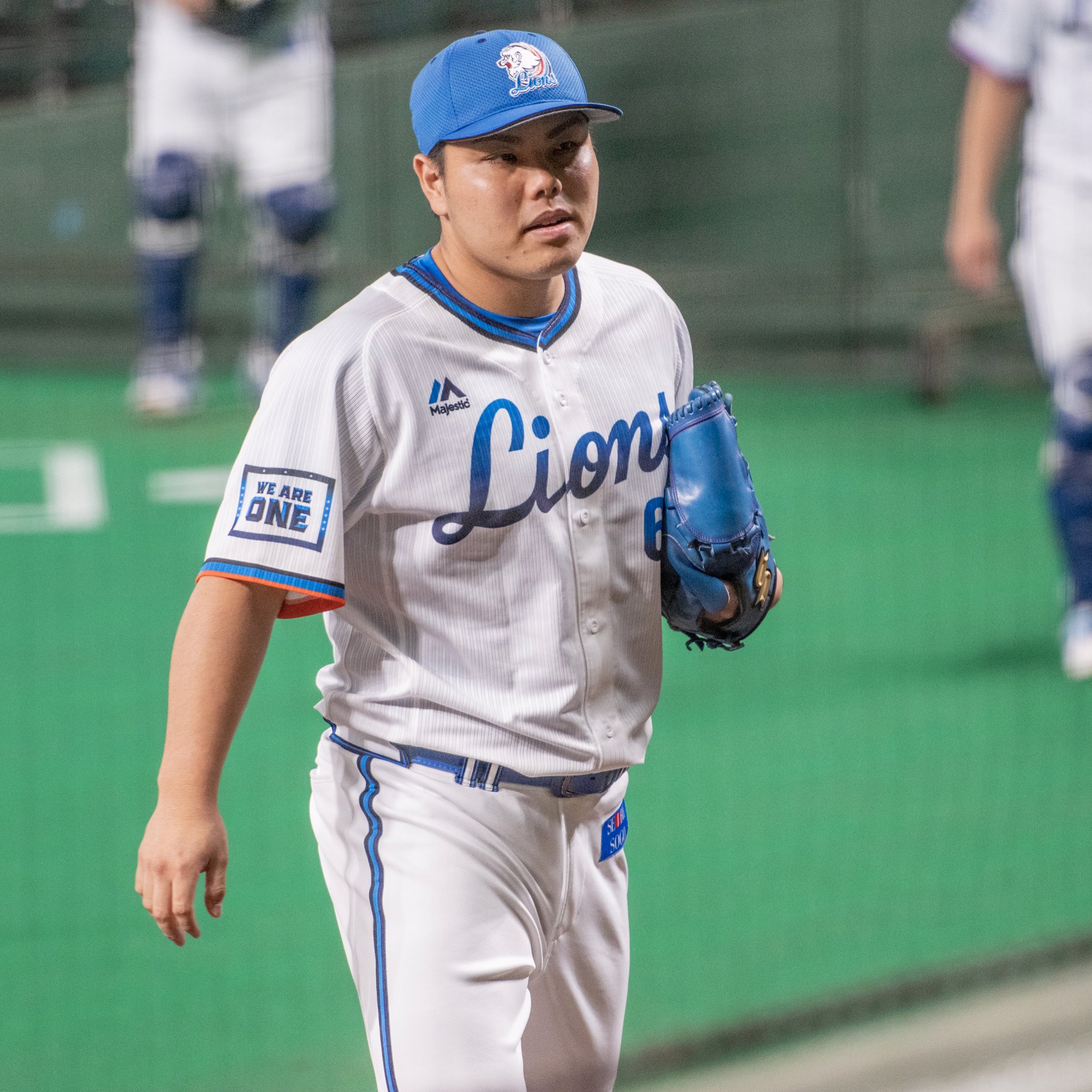 つくし 平井さんにお水を渡す平良くんは かわいい後輩投手 でしたが 投げる後ろ姿の迫力たるや 平良海馬 0723 L Vs M T Co Haj3wzkfm7 Twitter