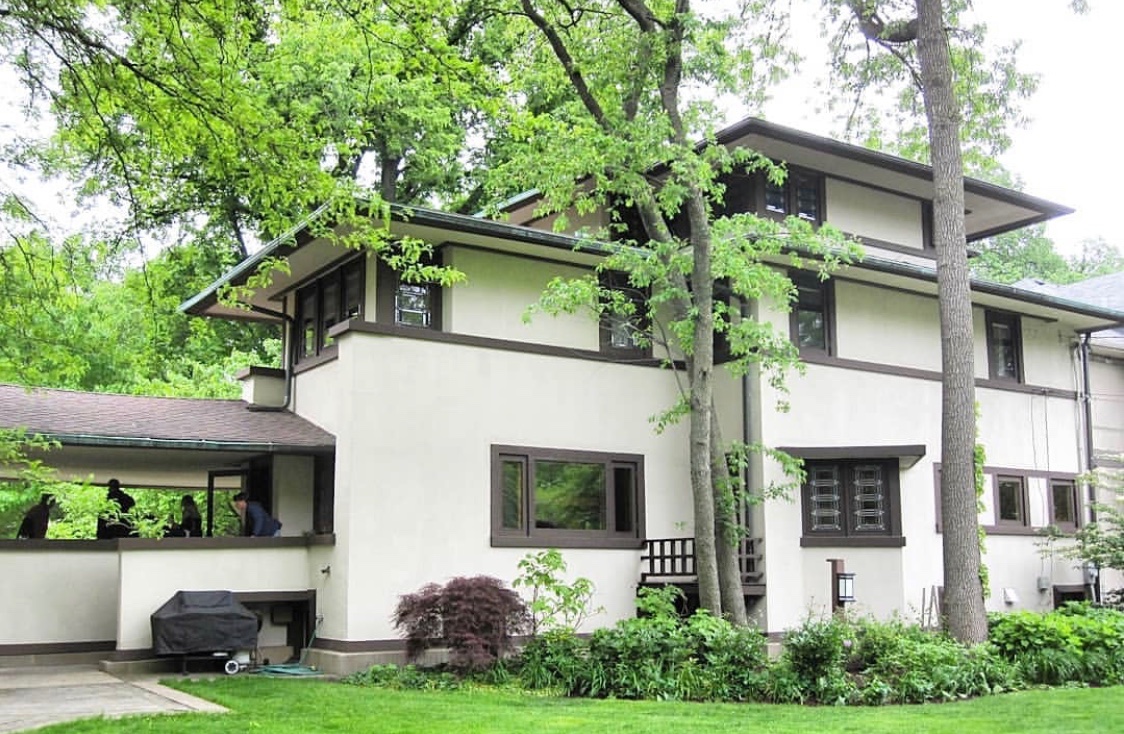 I gotta include a Frank Lloyd Wright as this is Oak Park, the town he lived & worked in for 20 yrs. The William E. Martin House (1903) is unusual for a Prairie Style design in that it’s more vertical than horizontal. Martin was the President of a Stove Polish Company in Chicago.