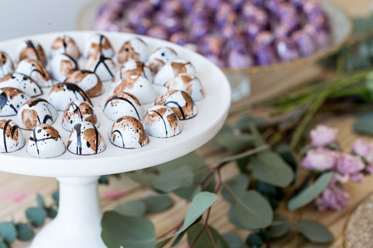 Did you know you receive a small discount when you buy our bon bons in bulk? Saving our boxes means we can save you a bit of money. DM us today for more info. #kateweiserchocolate #corporategifts #partygifts