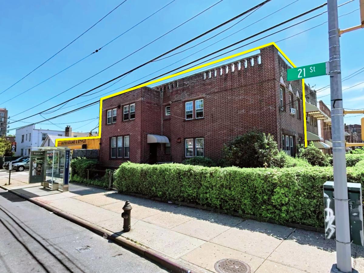 GMIPNY's tweet photo. 3-Family Building + Store for Sale in Astoria! 21-01 30th Avenue, Astoria, NY 11102 https://t.co/zbxQyhJpic https://t.co/F4PVrkHTVa