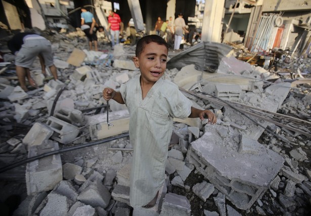 JeSuisEspe_'s tweet photo. Hace seis años, se cumplía el decimoséptimo día de ataques ininterrumpidos por parte del ente genocida israelí sobre la población civil de #Gaza. Sólo hasta ese día, fueron asesinados 707 civiles palestinos (167 niños). Aún quedaban 33 días de sangre y horror.
#MargenProtector https://t.co/vcBvxzR2jn