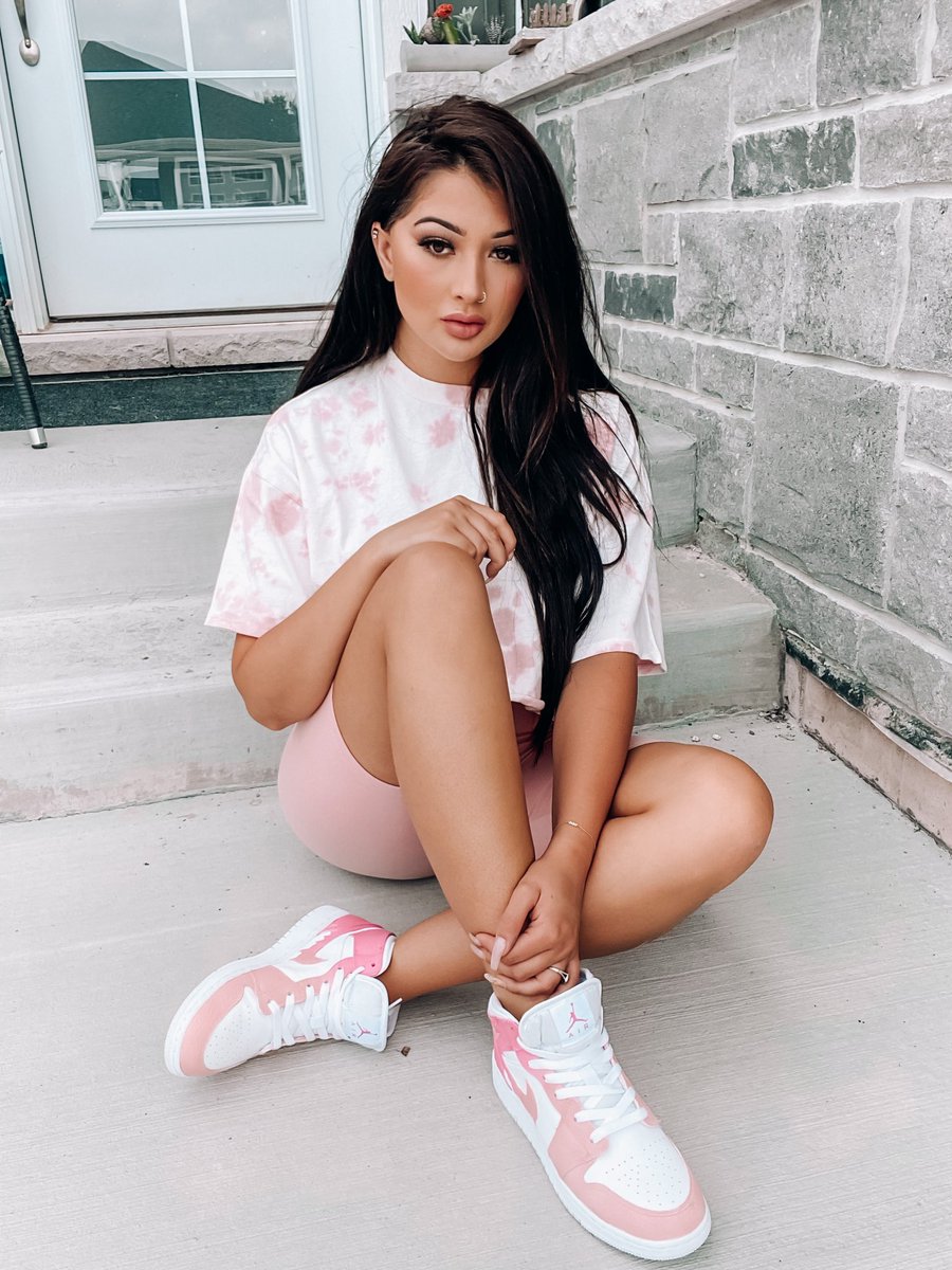 karleesteel tweet picture