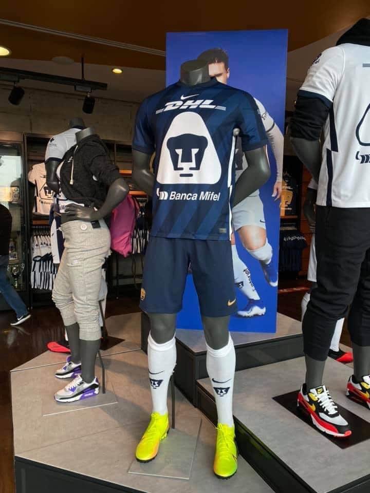 rebelsfronteras's tweet photo. El uniforme ya está en las tiendas de Nike.
¿Les gusta?
#Pumas #Nike

Síguenos en Instagram @rebelsinfronterasoficial 

Link de Instagram: https://t.co/a6guVVVFJS https://t.co/cxq5JmvwTa