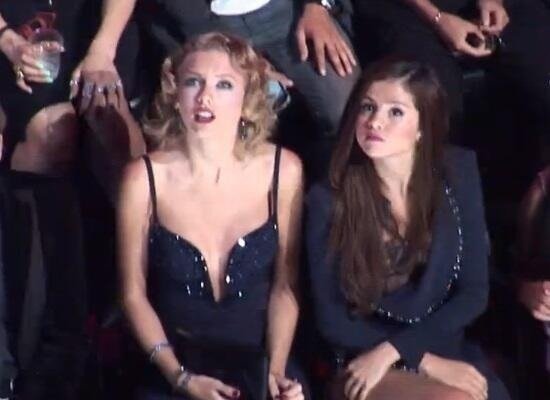 Unforgettable the reactions of the other artists from the crowd. Miley also stated "Me and Robin the whole time said, 'You know we're about to make history right now.'"