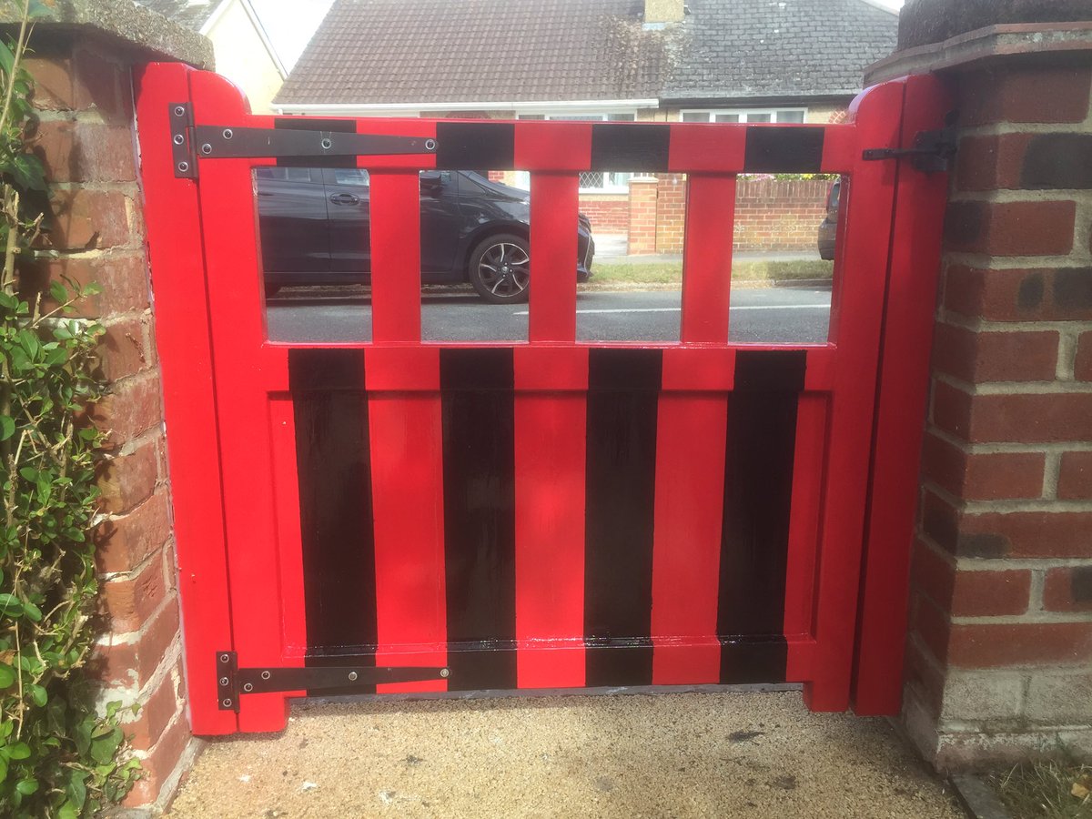 ... as there is one game to go.  #AFCB players are ready and know what is required. And... I’ve repainted the gate in the nick of time. It’s awaiting a new (large size) logo sticker to arrive and I will camouflage the hinges but at least it is on. And with an extra stripe! 6/7