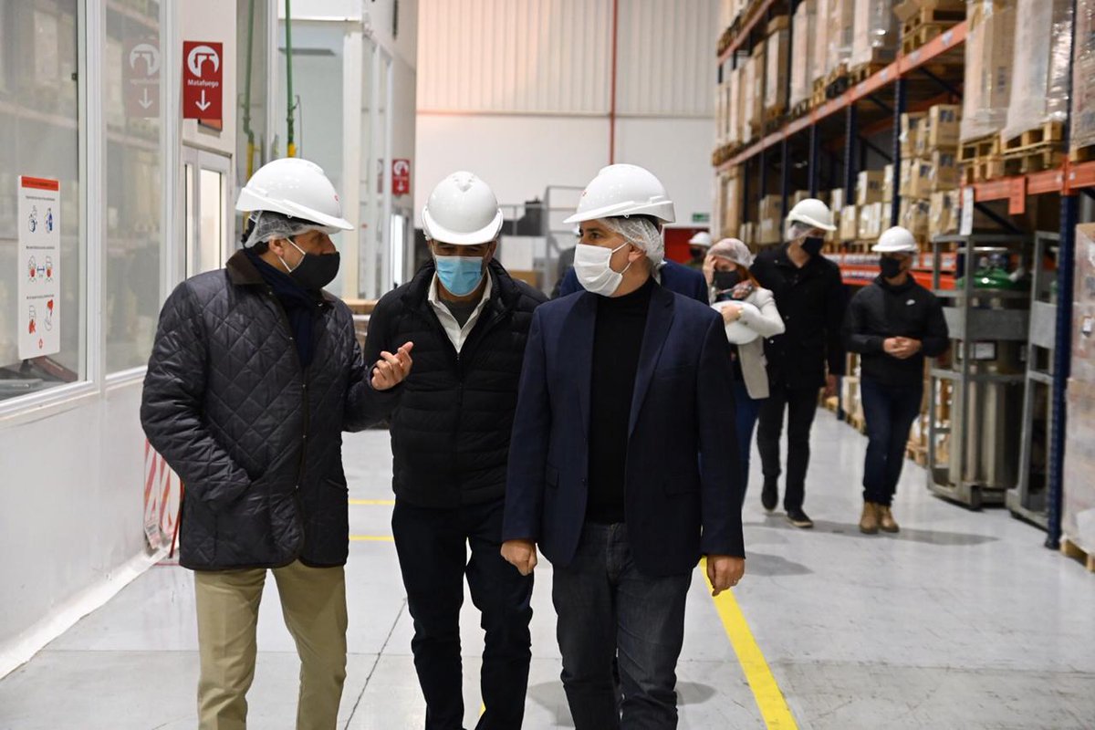 MuniCba's tweet photo. El intendente @MartinLlaryora recorrió la 🏭 fábrica @portacomar ubicada en 📍la zona sur de nuestra ciudad. Allí, acompañado, mediante teleconferencia, por el gobernador @JSchiaretti, el ministro de Servicios Públicos @MinSPcba, @ministroflopez, (sigue) https://t.co/I7wYBWurQo