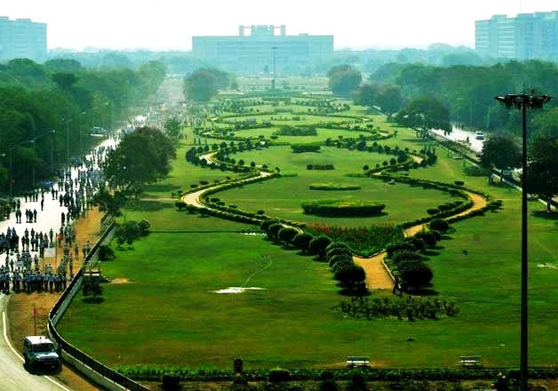 15/ Average per capita green space in top 10 most populated UAs varies from ~6 m2 to 10 m2. In comparison, Chandigarh and Gandhinagar, two modern cities outside this list, with per capita urban green space ~55 m2 and ~163 m2 respectively stand out as highly green cities.