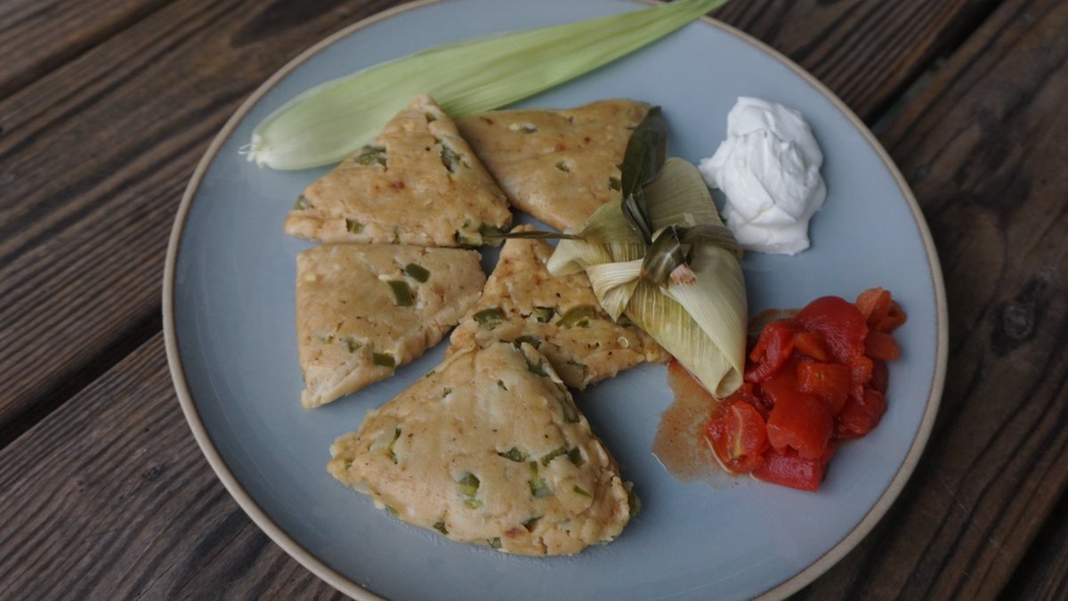 Corundas are an amazing Mexican dish, similar to tamales. I added bacon grease, jalapenos and garlic to make these flavorful triangles. #corundas #mexicanfood #mexicanrecipes #dinnerbydennis

dinnerbydennis.com/corundas/