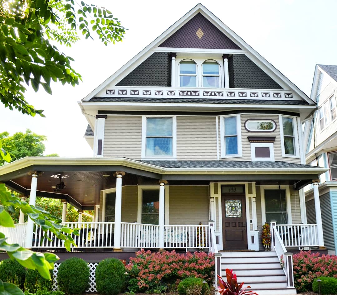 How about some Queen Annes? Top Row: Constructed by builder/developer Henry Hogans for Dr. Edgerton in 1904. Sampson Rogers House designed by Frank Ellis in 1890.Bottom Row: Compare 143 S. Elmwood Ave, built in 1895, today and back in 1911. (OP Building Permit Archives)