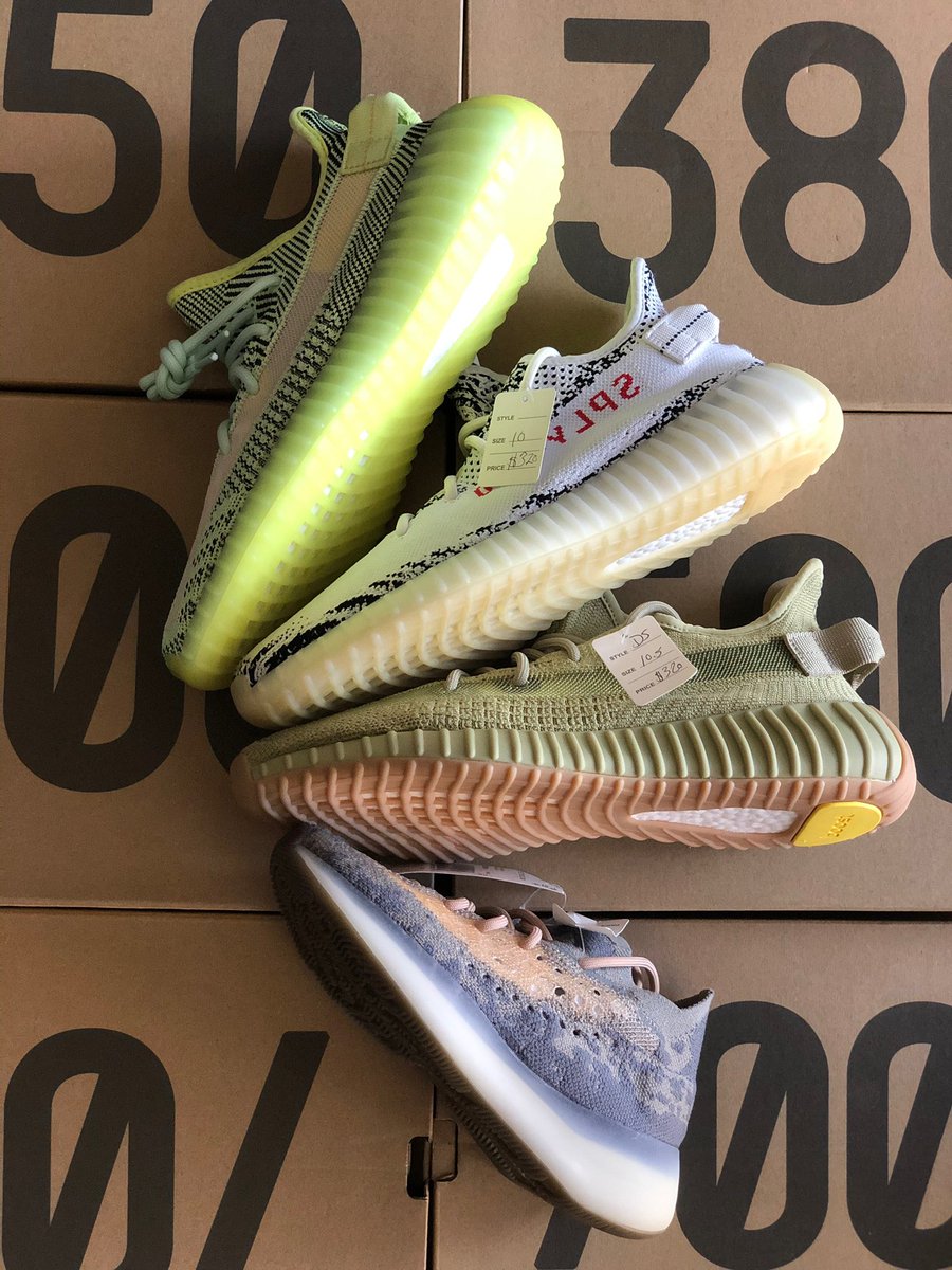 zacthetexan's tweet image. Stopped in to my buddy’s store yesterday if anyone needs the hottest merch or shoes from #supreme to #yeezys in Houston hit them up!! Just off of highway 6 if you go tell them Zac sent you! Text them at 713-588-3927 facebook.com/Wanderxhou17 @wanderxhou