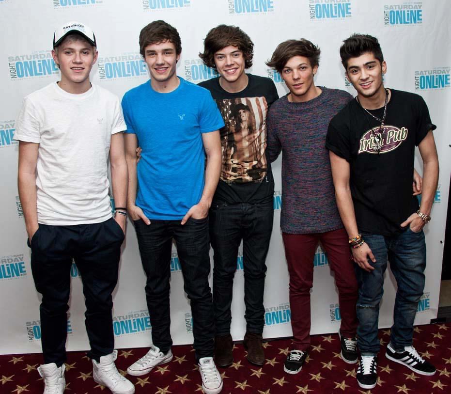 MostRequestLive's tweet image. Celebrating #TenYearsOfOneDirection and had to share these pics from @onedirection’s first American Radio interview with @OnAirRomeo on #SaturdayNightOnline 8 years ago! A night we will NEVER forget! #onedirection10years #OneDirection