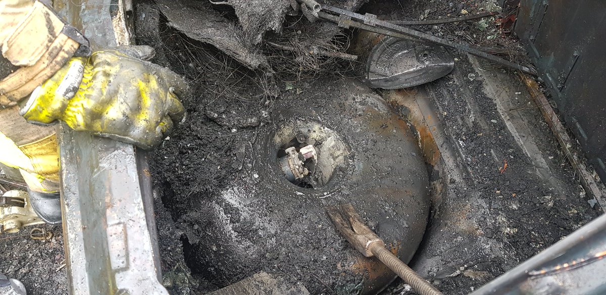 📸 Few pics of the earlier car fire

As the car was fuelled by LPG, when involved in fire, the compressed gases are highly volatile therefore at great risk of a significant explosion 💣💥

Fortunately the vehicle burnt out safely &amp; everyone is ok. #CarFire #LPG #A65