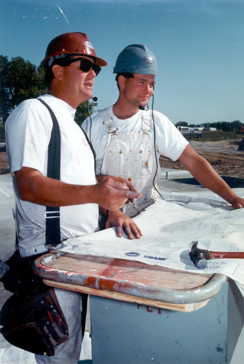 ClaycoInc's tweet photo. Today is Clayco’s 36th Anniversary! In that time we have grown from a small office in Hazelwood, Missouri to a company working in 45 states, Canada and Mexico. Today we employ over 2,400 team members across the nation and have reached over $3.2 billion in revenue. https://t.co/I289PUrl5a