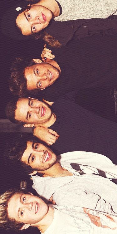 Fabzarry's tweet photo. Five boys. One dream. One direction 😍❤

#10YearsOfOneDirection https://t.co/oVQb0ueT1a