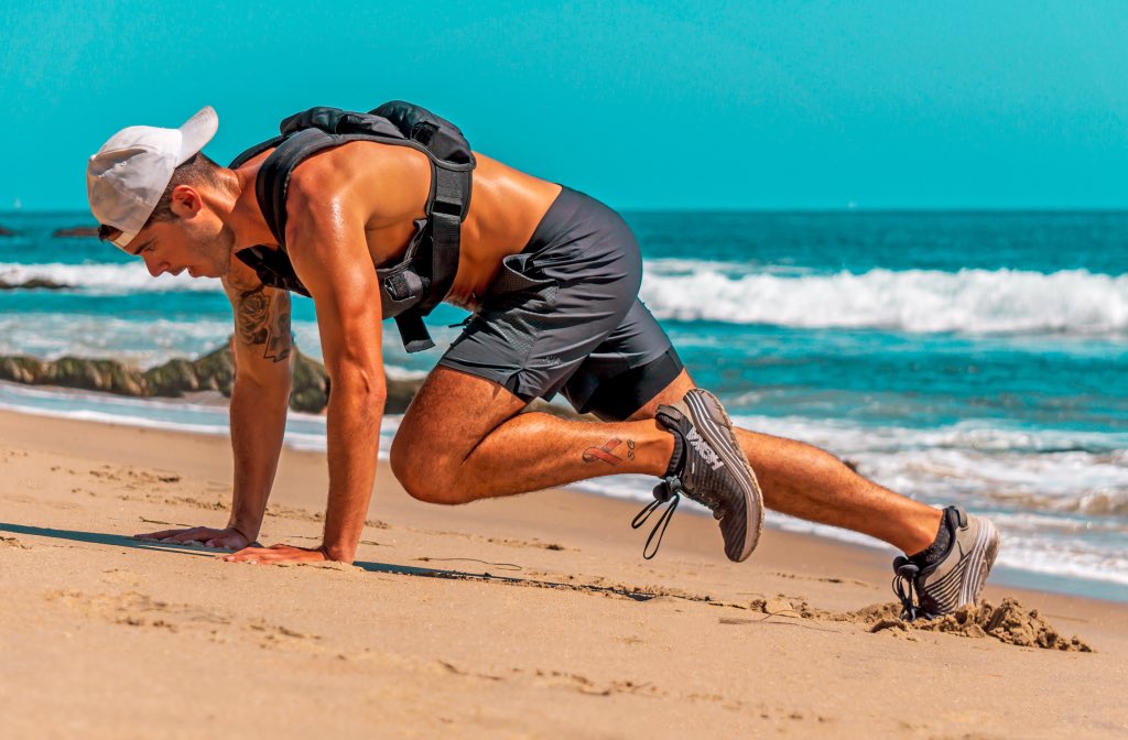 elevated_mvmt's tweet photo. Success isn’t always about greatness. It’s about consistency. Consistent hard work leads to success, greatness will come. #StayElevated #runninglife #fitness #fitforlife #stayhardcore #stayhard #savage #personaltrainer #lagunabeach https://t.co/KEgJpAJsyH