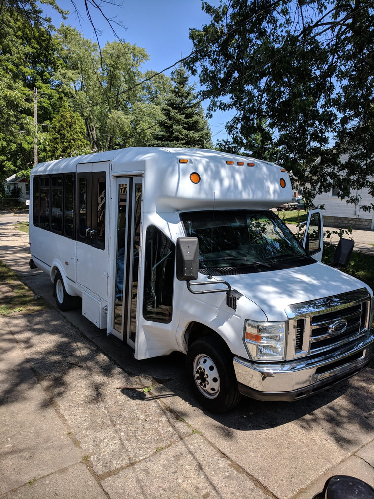 2020 DJ Limousines Special! 🚗🚙🚌🎉🍻🥂🥃😎
16 passenger Limo Bus: $450 + tip
Call 800-585-6800 or click djlimousines.com
All our drivers wear masks when driving your group. 😷

#Limos #LimoBus #Michigan #MaskUp #staysafe #GrandRapids #lansing #kalamazoo #MasksOn