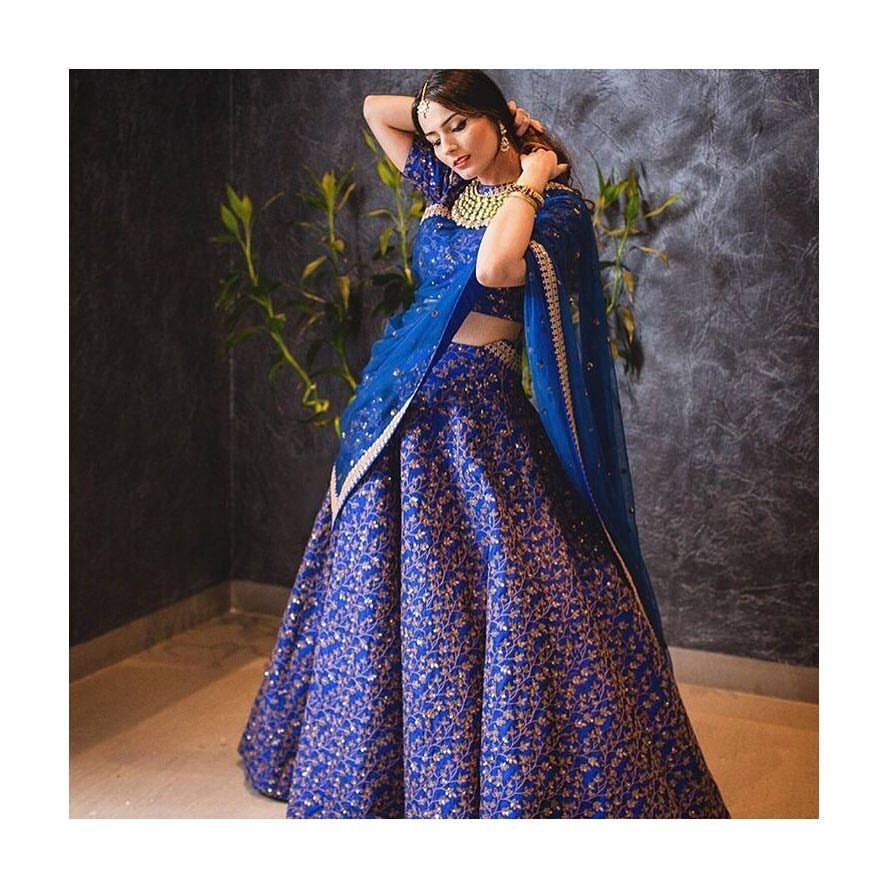 ArawsBusiness's tweet photo. #bridallehenga #lehenga #lehengacholi #weddinglehenga #indianwedding #bridalwear #designerlehenga  #bride #lehengalove #bridalmakeup #fashion #weddingdress #wedding #lehengas #bridal #weddingseason #saree #lehengawedding #bridaldress #embroidery https://t.co/PzIu0xl3qE
