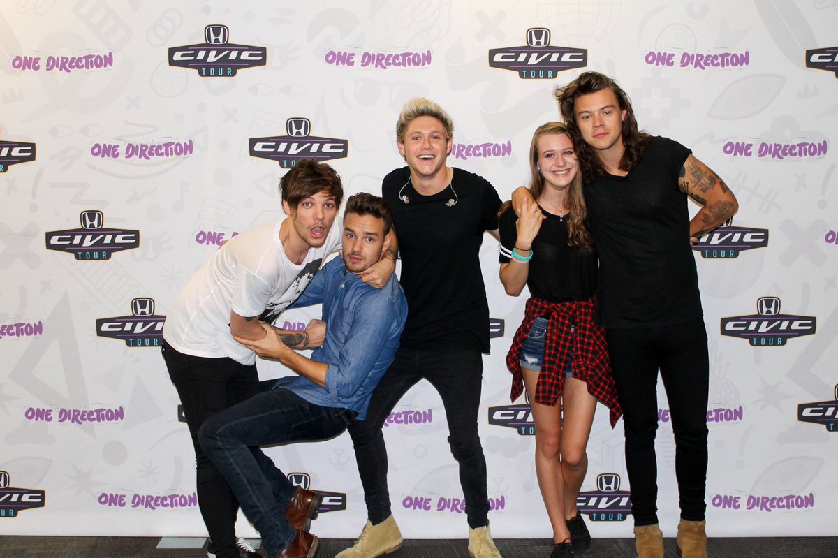 jacmachat's tweet photo. Might’ve gotten made fun of for loving these boys too much &amp; had a secret fanpage with close to 20k followers but these were really one of the happiest times of my life creating memories &amp; friendships 🤍💜 also don’t text me thx #onedirection10years https://t.co/L7oyDh5kSl