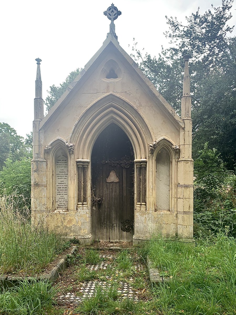 My admittedly cursory google just now found nothing about the Taylor family + how they came to have the only proper mausoleum in the cemetery, but my curiosity is piqued. Sadly not in great repair, seems to be home to a wood pigeon I saw heading in thru the missing back window.