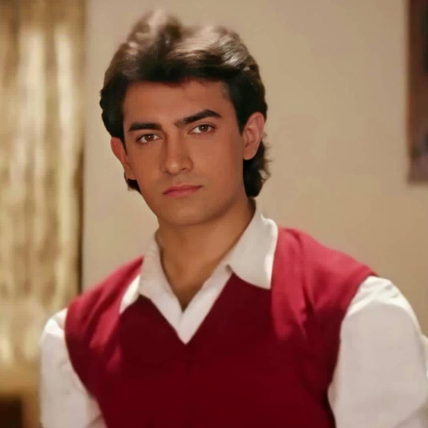SudhaAjmera7's tweet photo. So beautiful super star best actor good actor #AamirKhan Ji #JuhiChawla Jiso beautiful look (1993) #27YearsOfHumHainRahiPyarKe #27YearsofHHRPK https://t.co/qjAYQhRRoV