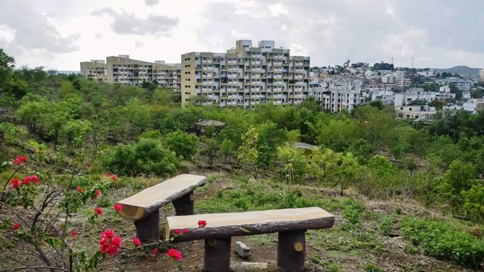 31/ Warje Urban Forest or Smriti Van in Pune: A pioneering urban forest initiative which began in 2015-16 with Maharashtra Forest Department joining hands with NGOs, corporate sector & civil society, now boasts of > 6,500 grown up trees on a once barren hill.