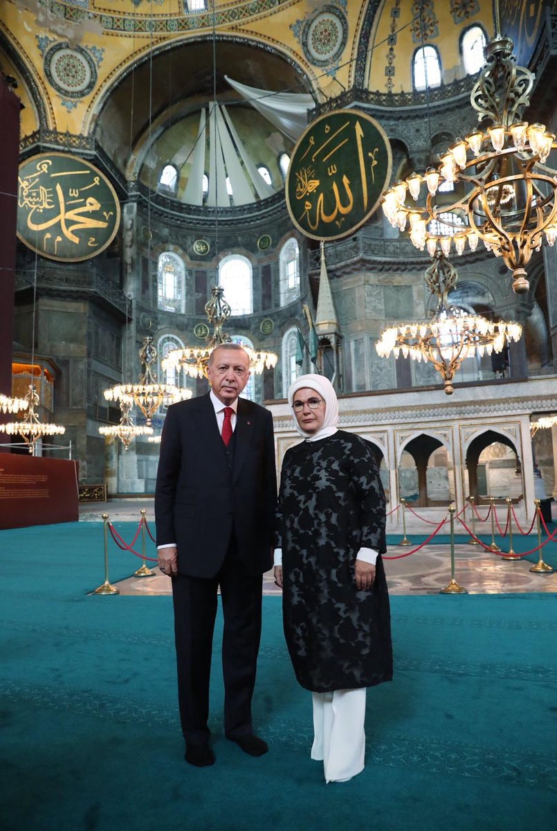 tcbestepe's tweet photo. Cumhurbaşkanı @RTErdogan, yarın kılınacak cuma namazı ile 86 yıl sonra ibadete açılacak olan Ayasofya Camii'nde incelemelerde bulundu. https://t.co/AWkOK5rfnz