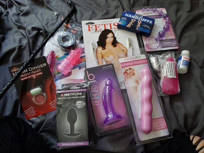 Use my code daisybits when you shop at https://t.co/FoawLeXDsS  Get yourself some toys, or a stoner mystery<a href="/tag/birthdaygirl"class="tags"><span>#birthdaygirl</span></a>