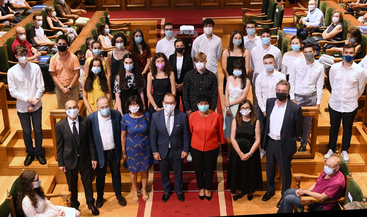 🏆O Colexio de Fonseca da <a href="/UniversidadeUSC/">USC</a> acolleu o acto de recoñecemento aos estudantes cos mellores resultados de Galicia nas #ABAU

Estudantes da Coruña (473), Lugo (160), Ourense (91) e Pontevedra (319) foron distinguidos cun diploma conmemorativo👇
usc.gal/gl/xornal/nova…