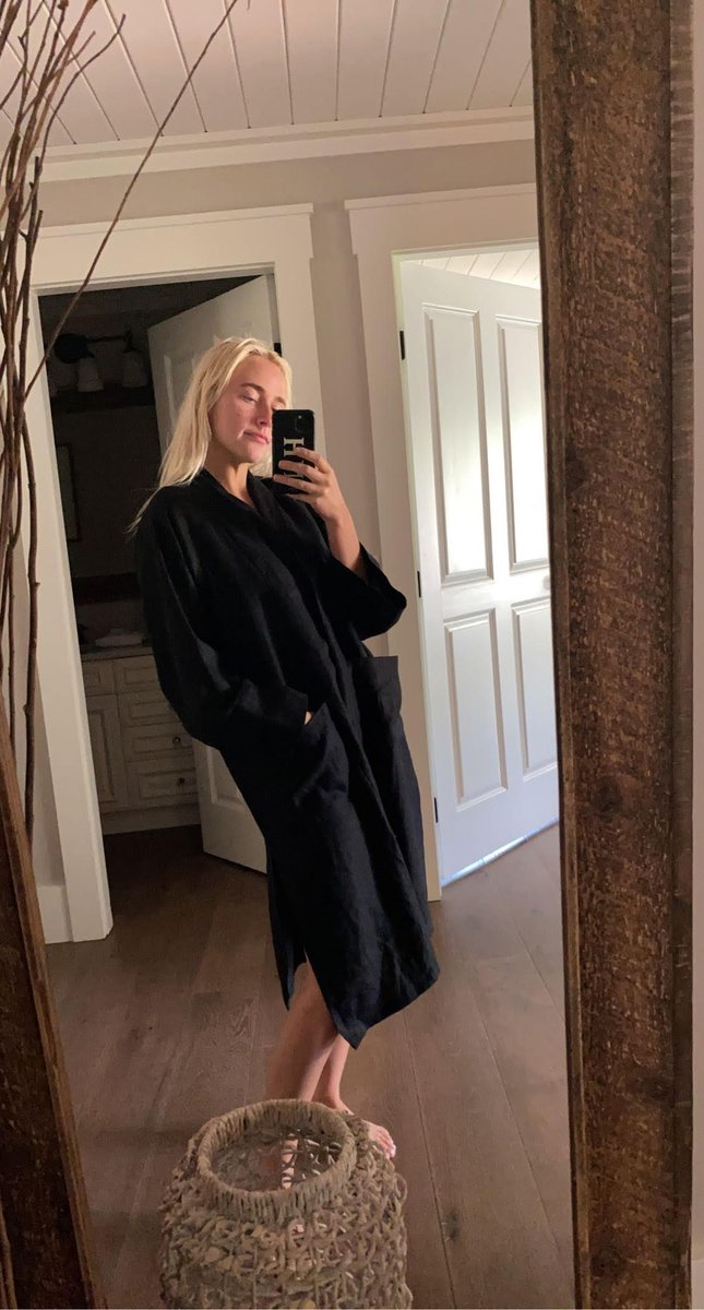 hill_kuipers's tweet photo. Submit your selfie and tag #madeformybody for a chance to win an HK wardrobe. Contest ends August 7, 2020. https://t.co/fXF3xMny4m