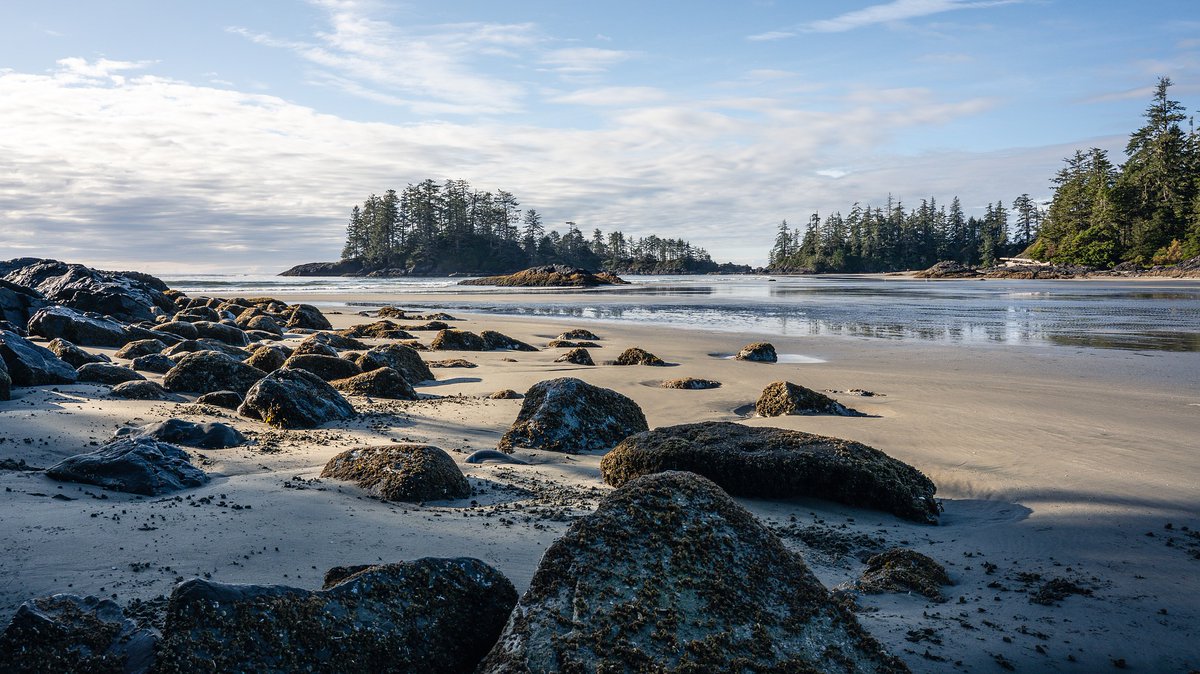 visitVIdotcom's tweet photo. RT @TrueKeyResorts: You don’t need to travel far to have a great vacation. #BritishColumbia offers a variety of awe-inspiring terrain for you to explore in any number of different ways. Check out these top local travel vacation ideas for summer: https://t.co/DmJJtx1uJE #TrueKey https://t.co/j6aqdGpno5