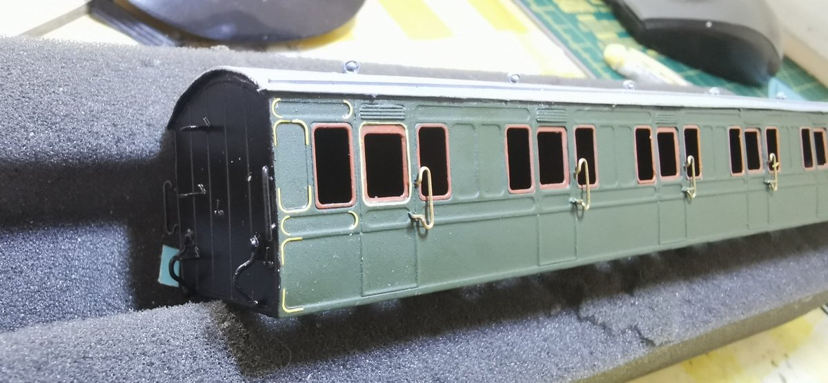 MattwicksBMR's tweet photo. The first 3 hours... Of lining the carriage.. Think this is going to be a long one... 12-13 hours estimate.
#BranchlinesKit #SR #SouthernRailway #OO #4mm #BluebellRailway #TMRGUK #Preservation #FoxTransfers #Lining #KitBuilt https://t.co/QQJZqAF8AP