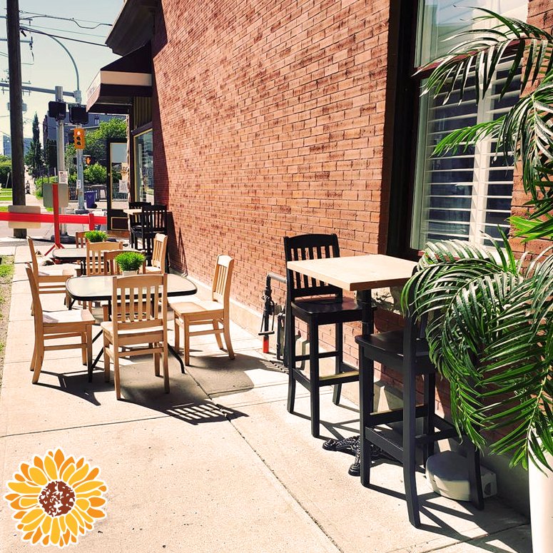 Looking for creative, delicious cocktails that pair well with a patio? Check out <a href="/waalfloweryyc/">Waalflower Kitchen & Cocktails</a> #yyc #patioweather #bridgeland #yycdrink #yycpatios
